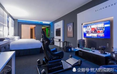 為何電競酒店“五黑房”配五臺電腦卻僅設四張床？老板揭露真相與機房維護啟示